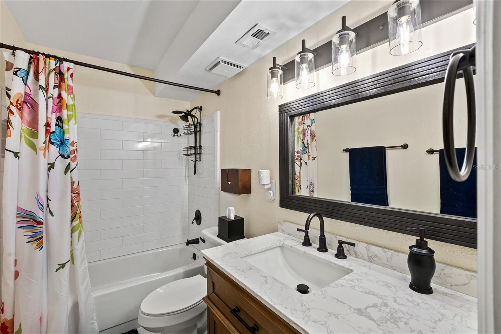 100 E OAK TERRACE #A2, LEESBURG, FL, 34748