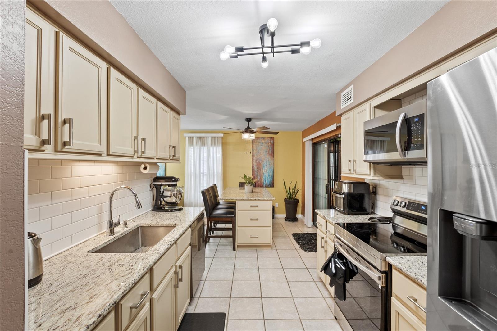 100 E OAK TERRACE #A2, LEESBURG, FL, 34748