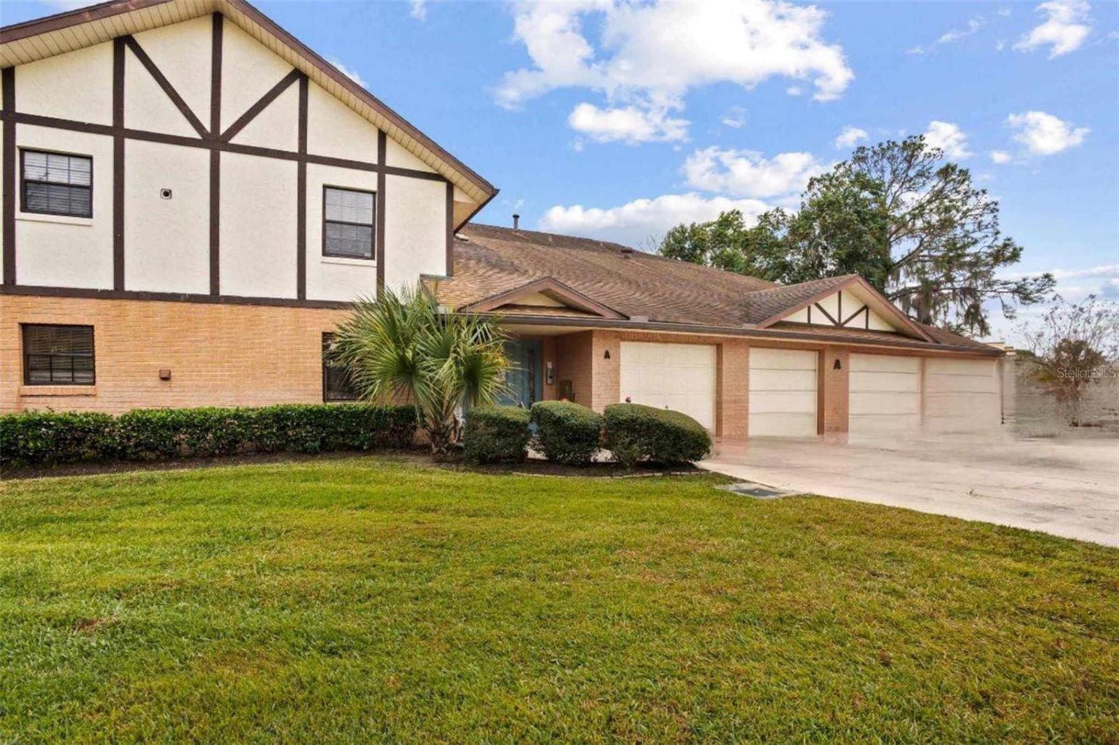 100 E OAK TERRACE #A2, LEESBURG, FL, 34748