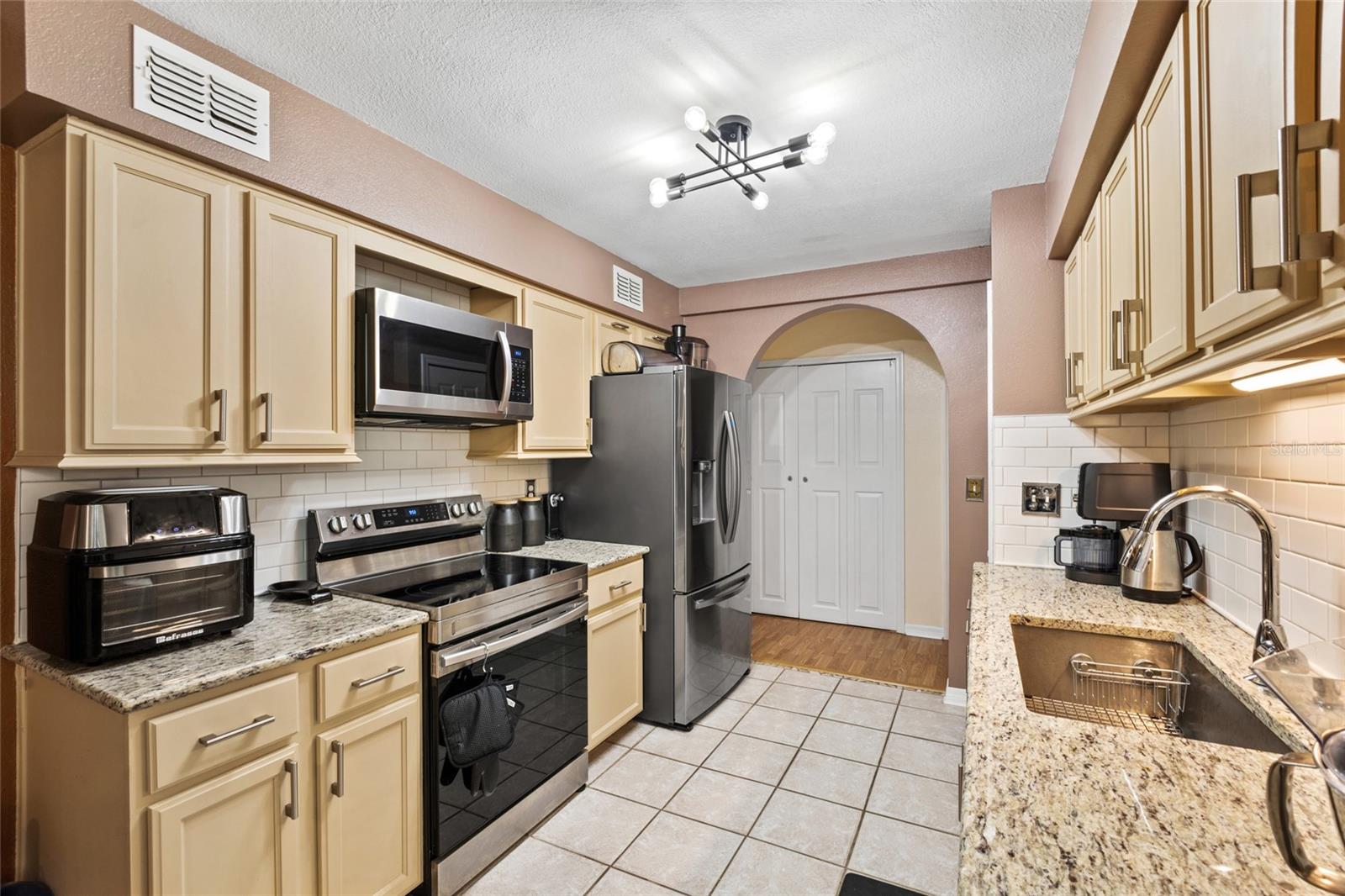 100 E OAK TERRACE #A2, LEESBURG, FL, 34748