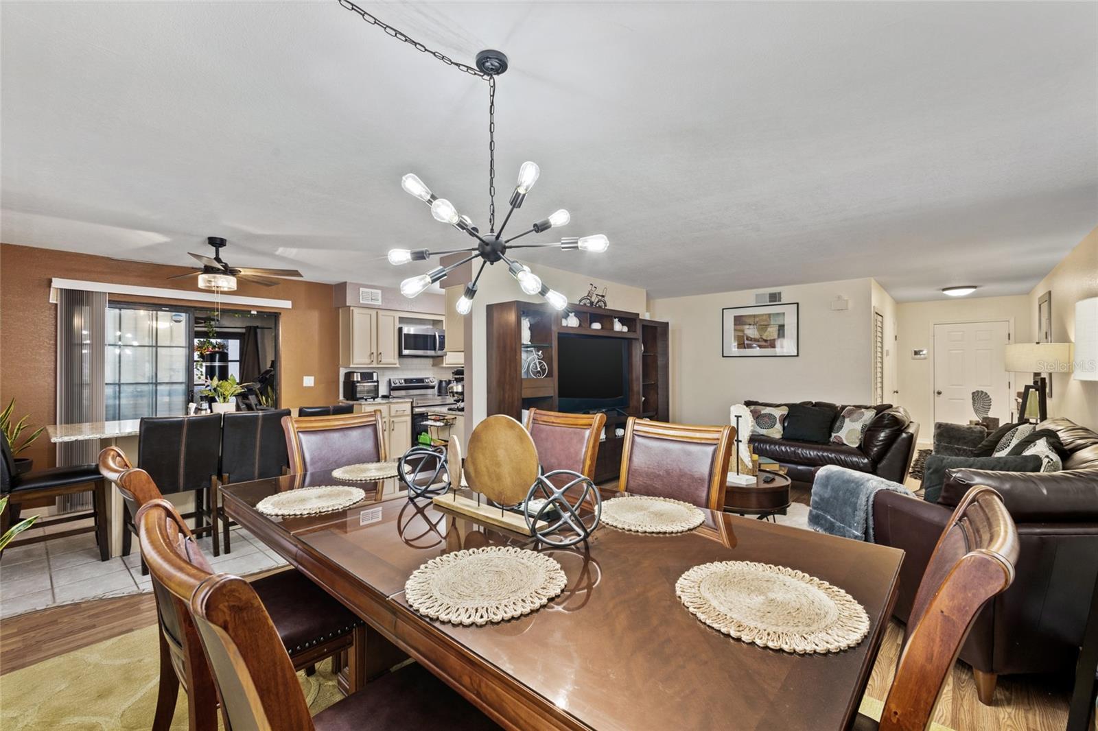 100 E OAK TERRACE #A2, LEESBURG, FL, 34748