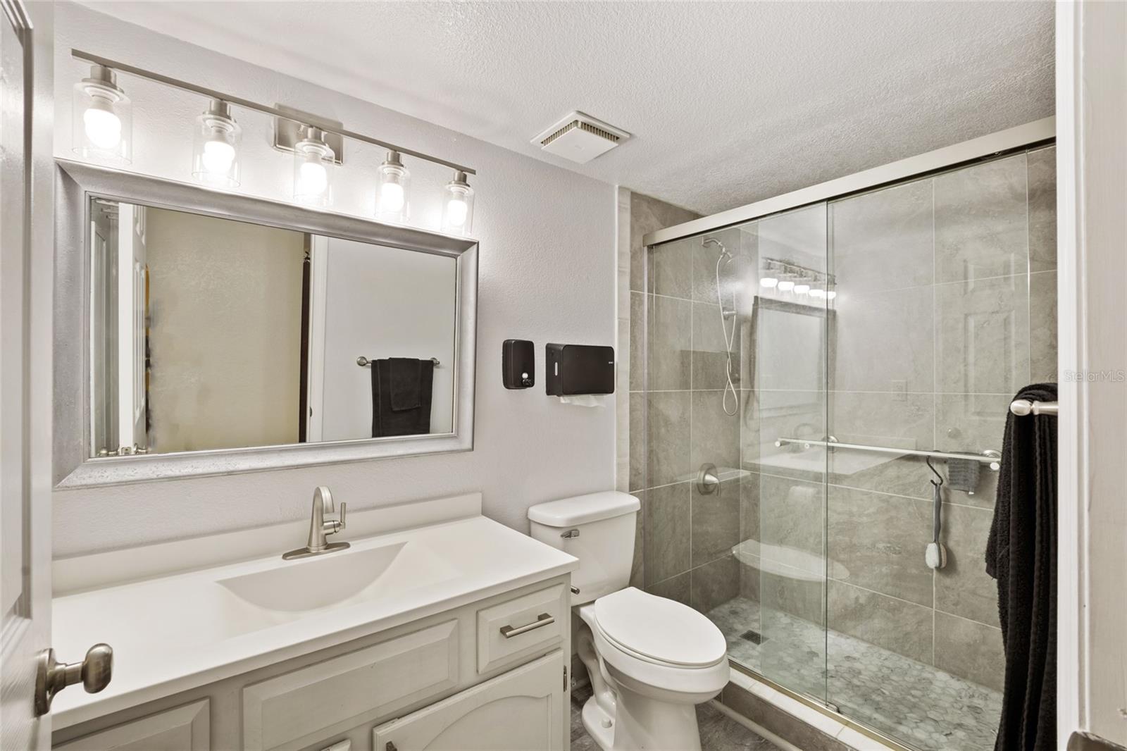 100 E OAK TERRACE #A2, LEESBURG, FL, 34748