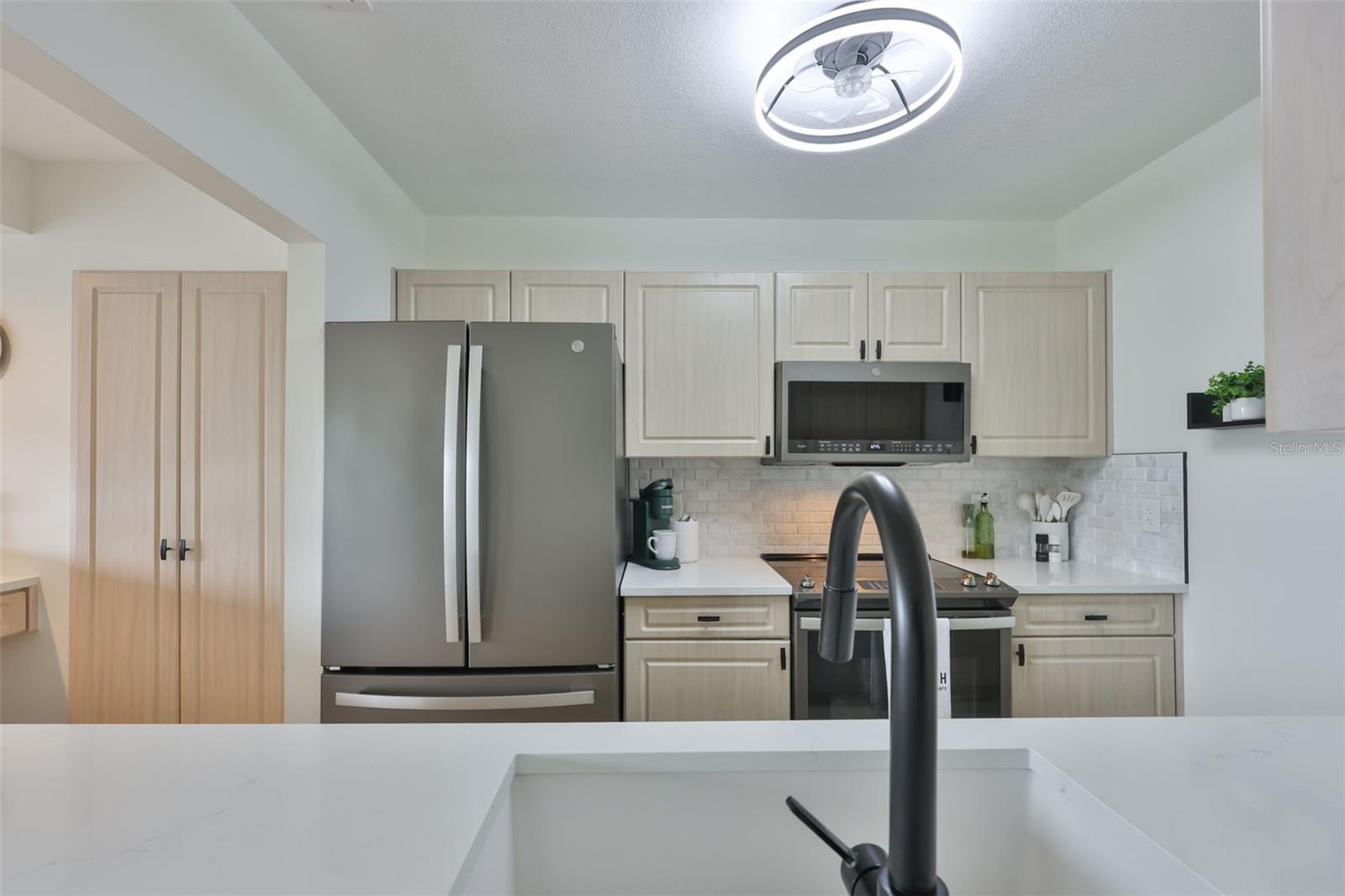 214 GLENELLEN PL #201, SUN CITY CENTER, FL, 33573