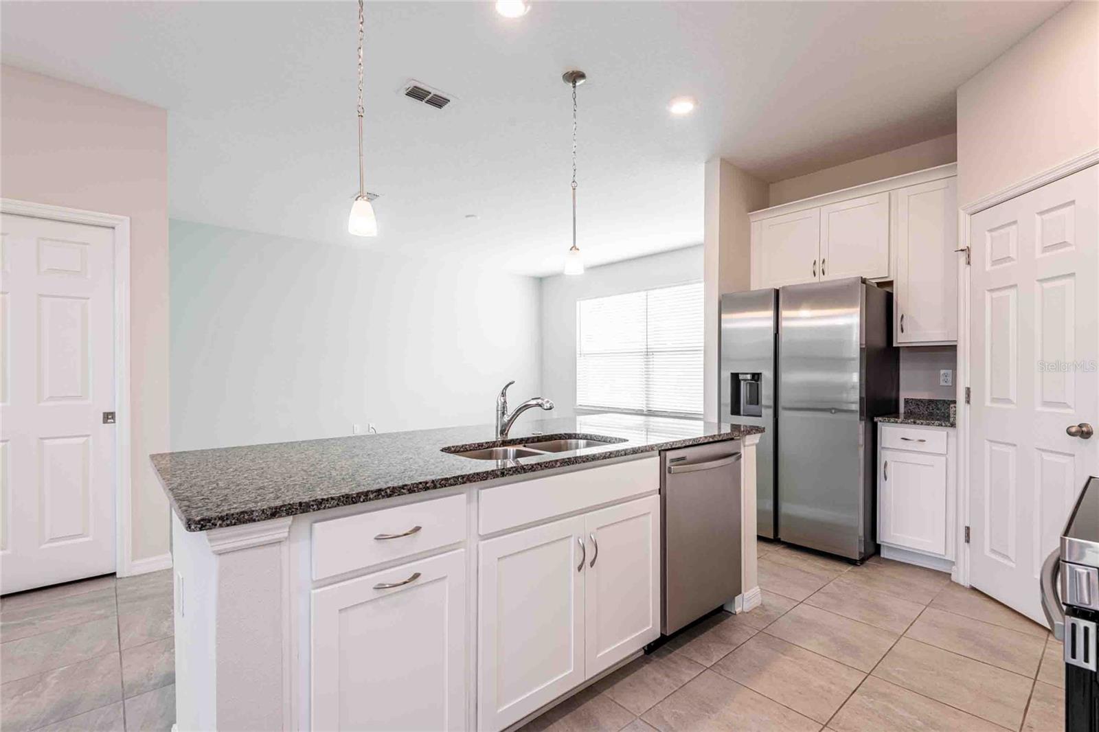 5072 AVALON PARK BLVD, WESLEY CHAPEL, FL, 33545