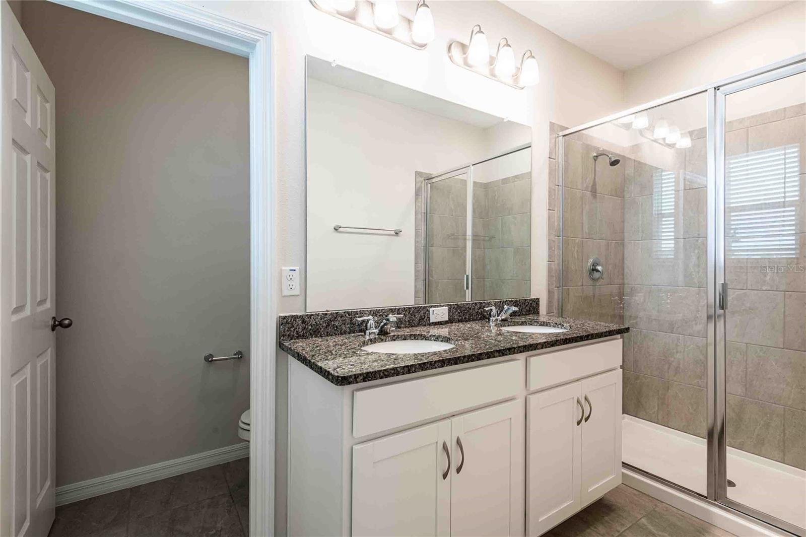 5072 AVALON PARK BLVD, WESLEY CHAPEL, FL, 33545