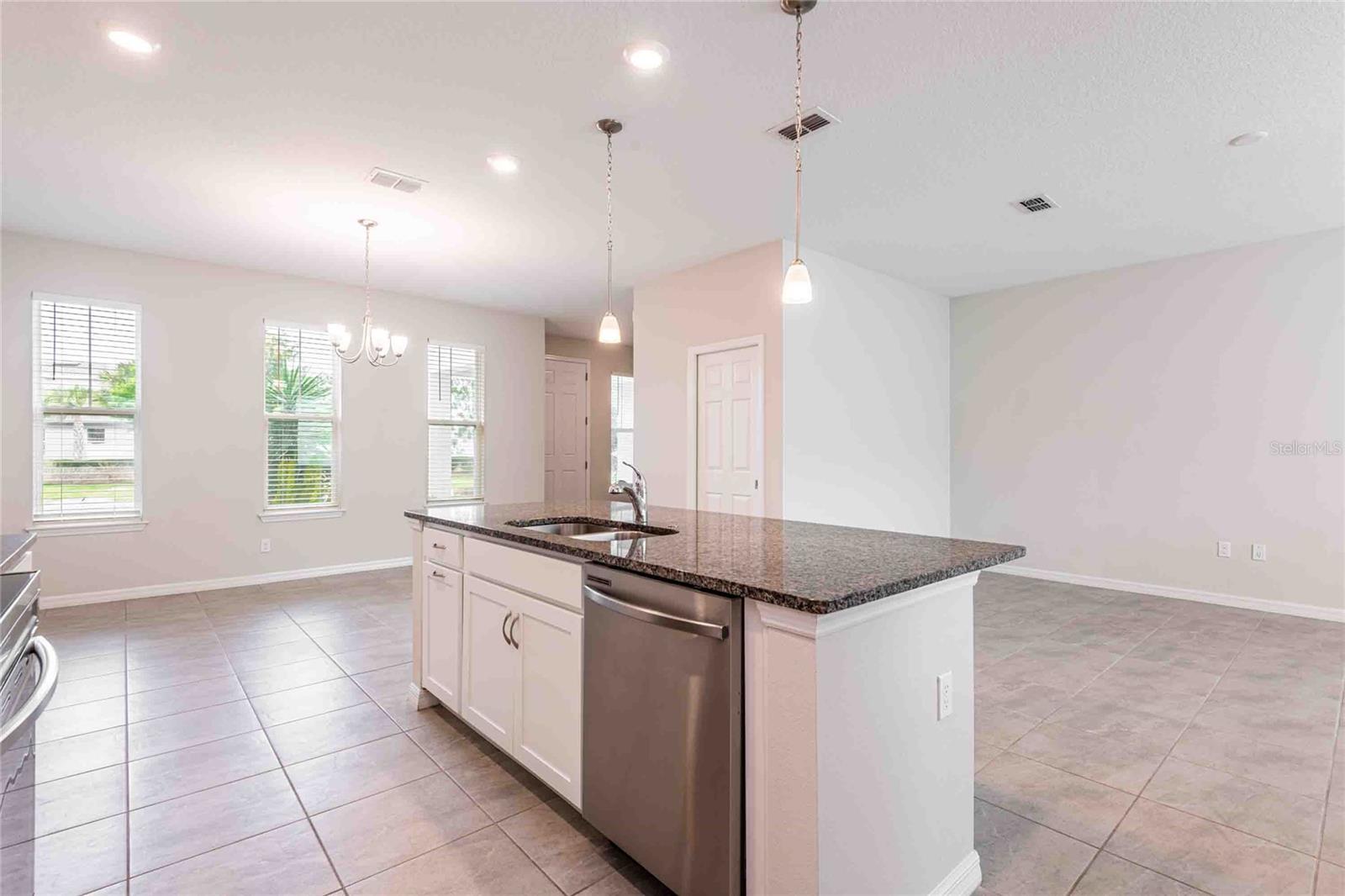 5072 AVALON PARK BLVD, WESLEY CHAPEL, FL, 33545