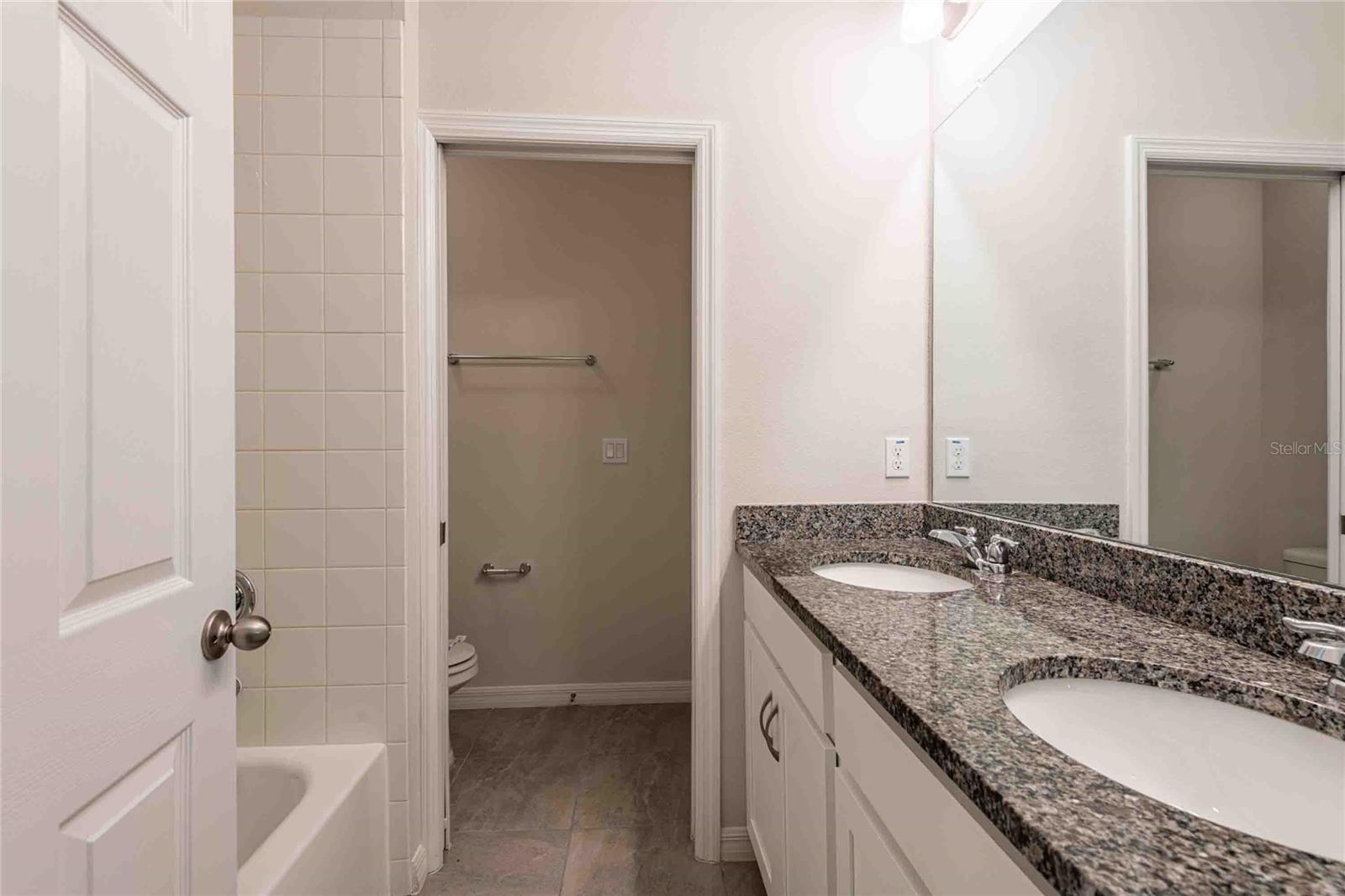 5072 AVALON PARK BLVD, WESLEY CHAPEL, FL, 33545