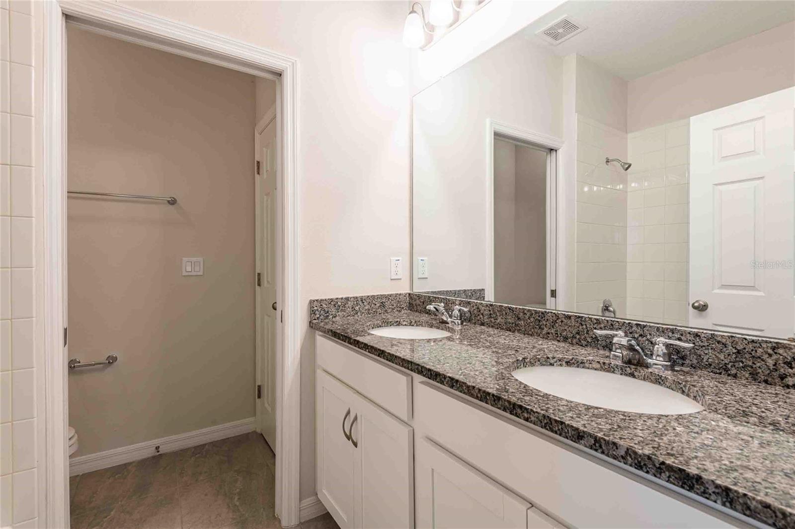 5072 AVALON PARK BLVD, WESLEY CHAPEL, FL, 33545
