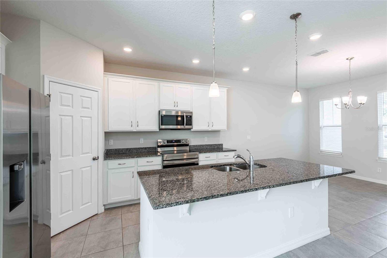 5072 AVALON PARK BLVD, WESLEY CHAPEL, FL, 33545