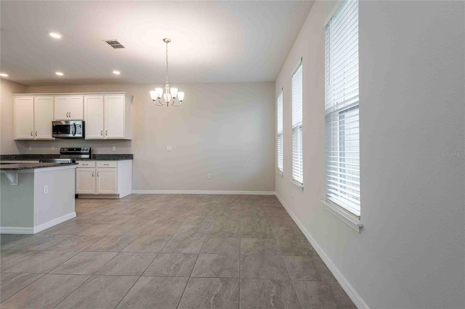 5072 AVALON PARK BLVD, WESLEY CHAPEL, FL, 33545