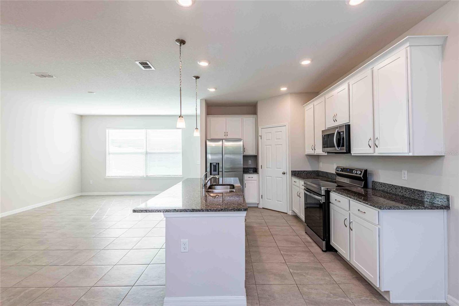 5072 AVALON PARK BLVD, WESLEY CHAPEL, FL, 33545