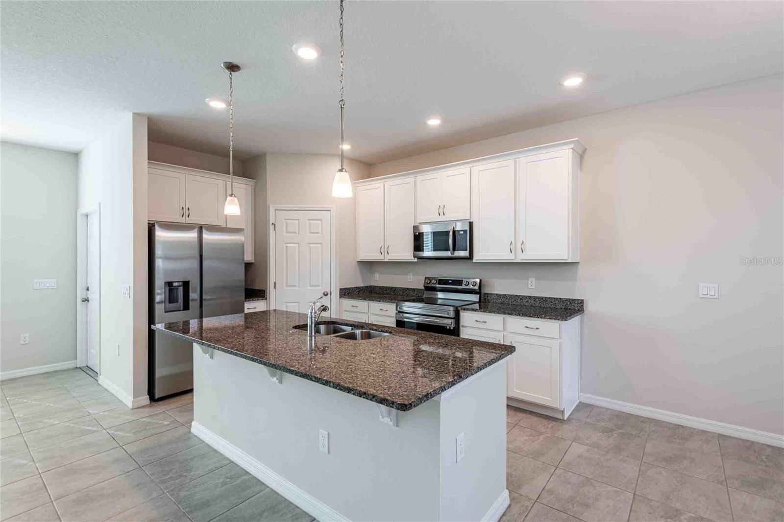 5072 AVALON PARK BLVD, WESLEY CHAPEL, FL, 33545