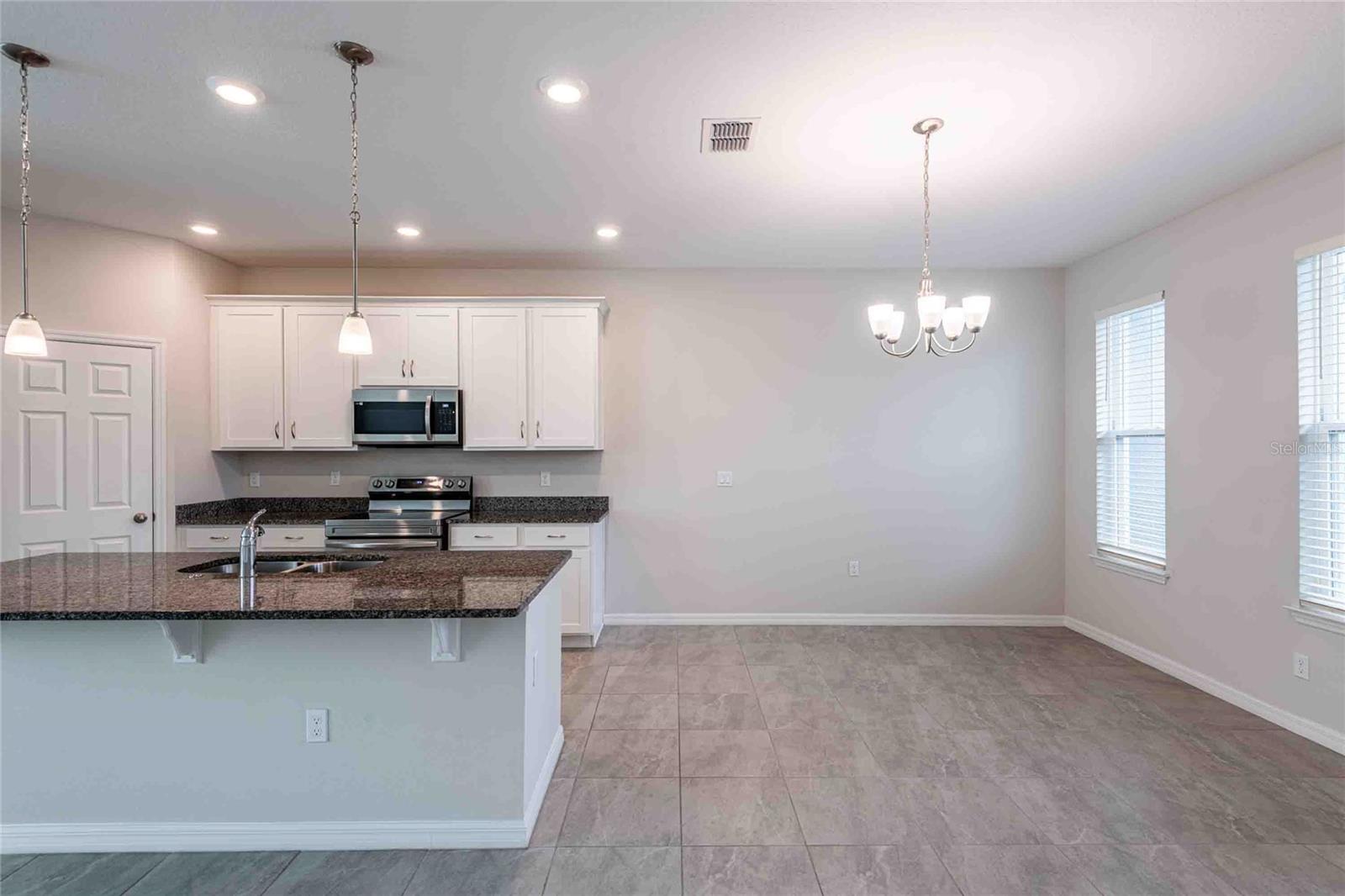 5072 AVALON PARK BLVD, WESLEY CHAPEL, FL, 33545