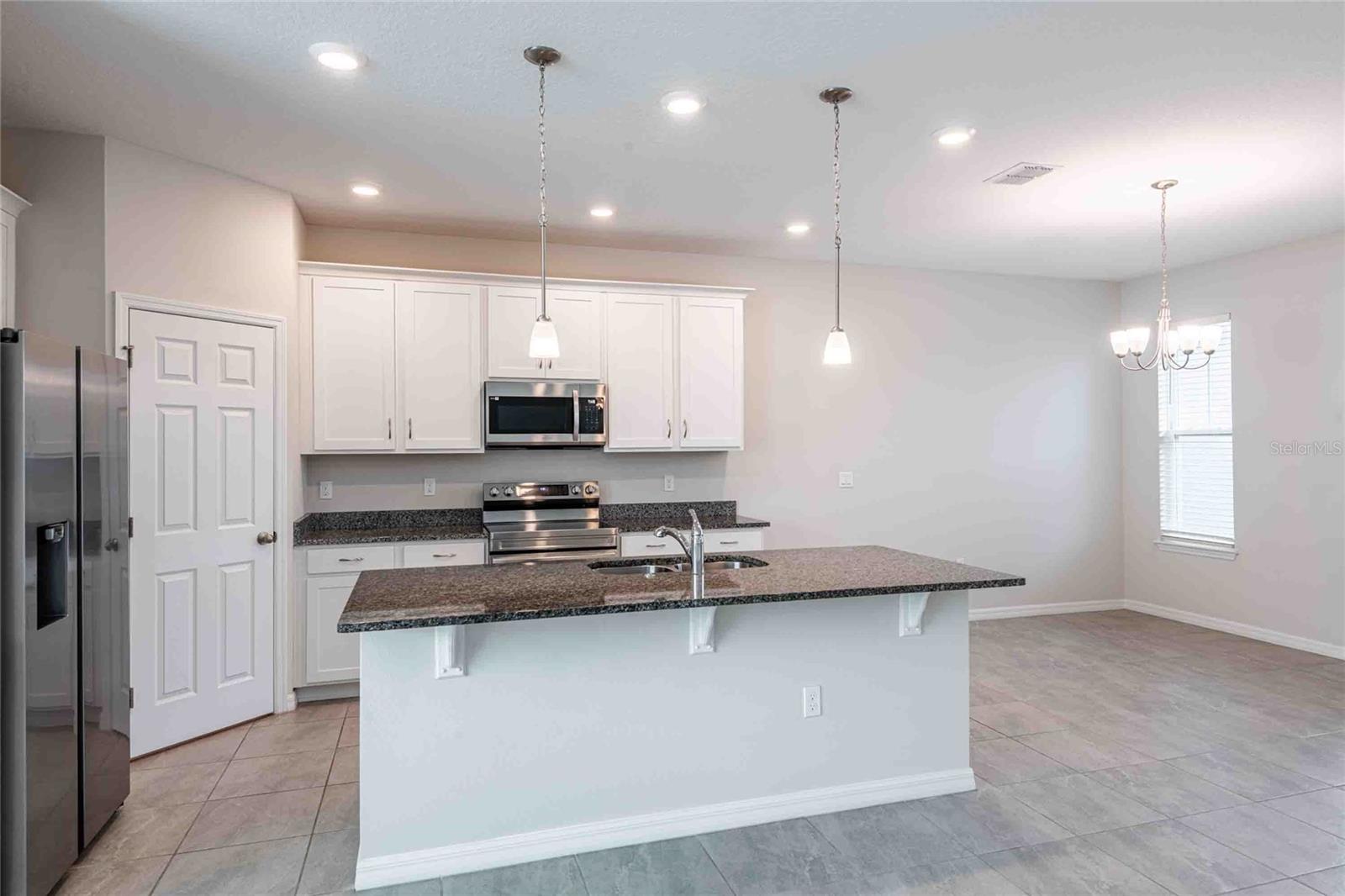 5072 AVALON PARK BLVD, WESLEY CHAPEL, FL, 33545