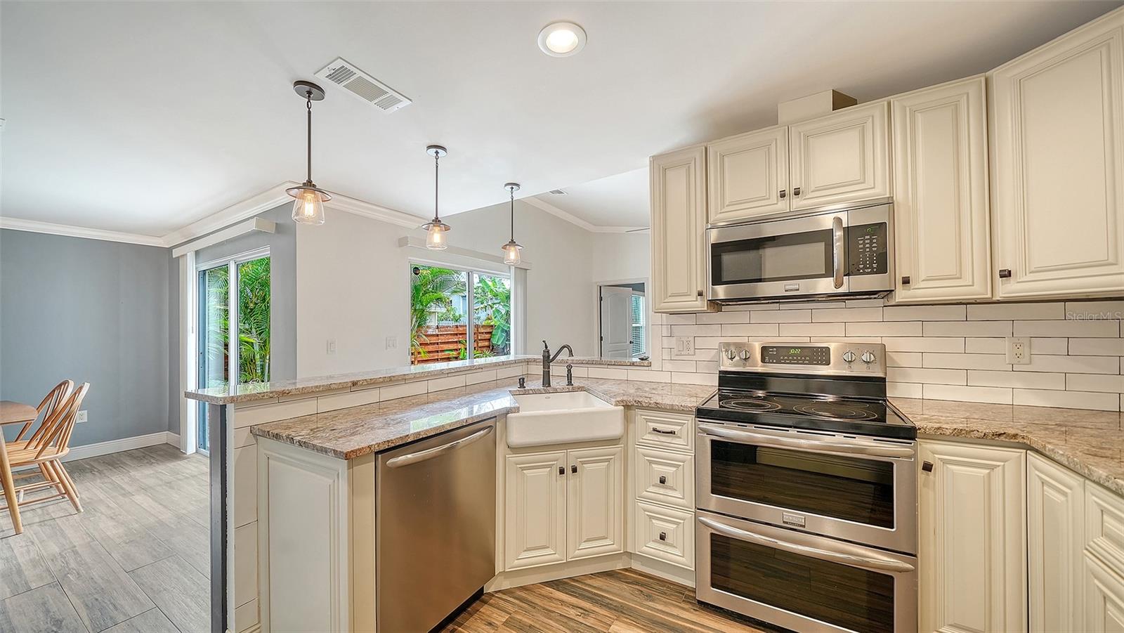 361 BEARDED OAKS CIR, SARASOTA, FL, 34232