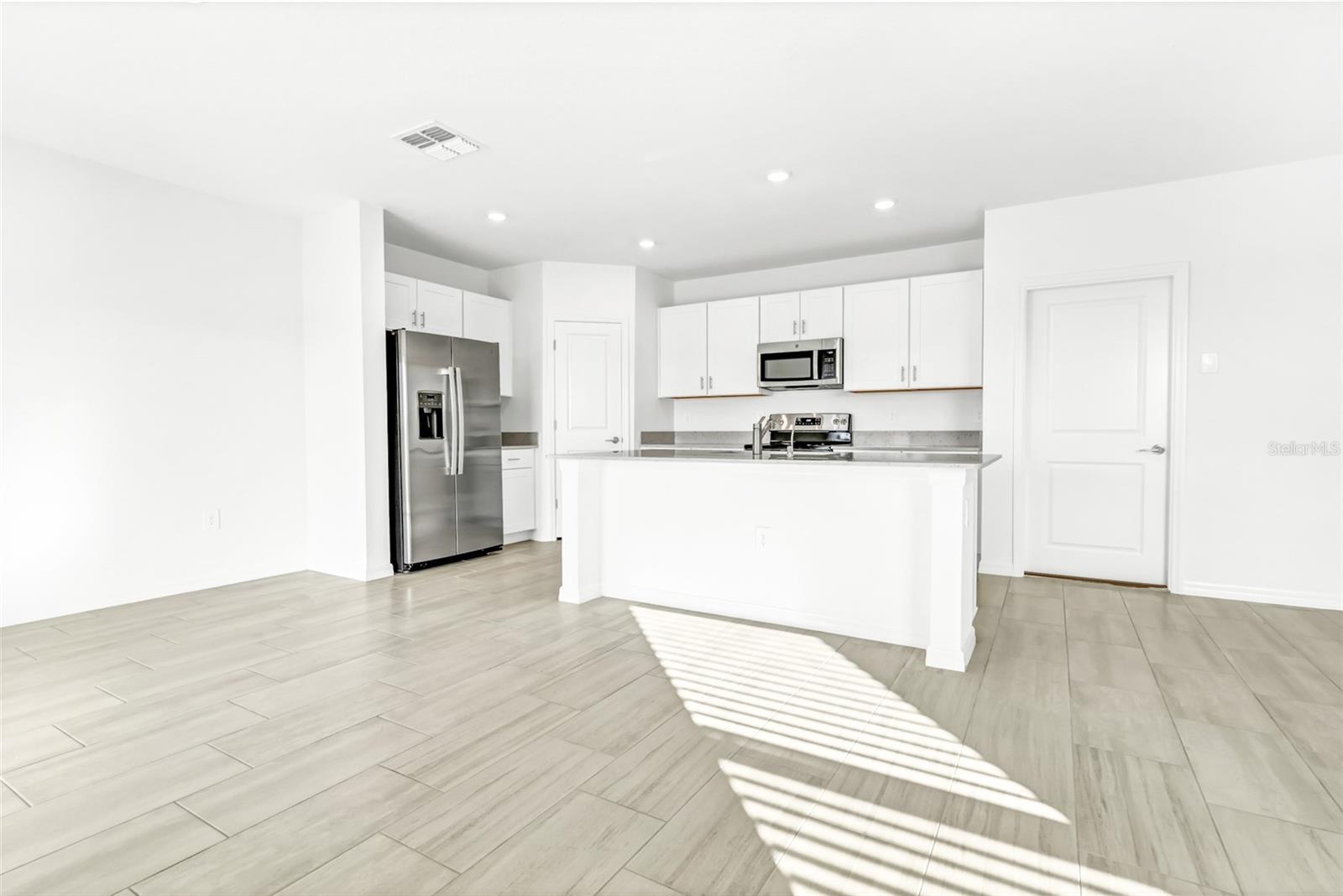 11672 RADIANT SHORE LOOP, SAN ANTONIO, FL, 33576