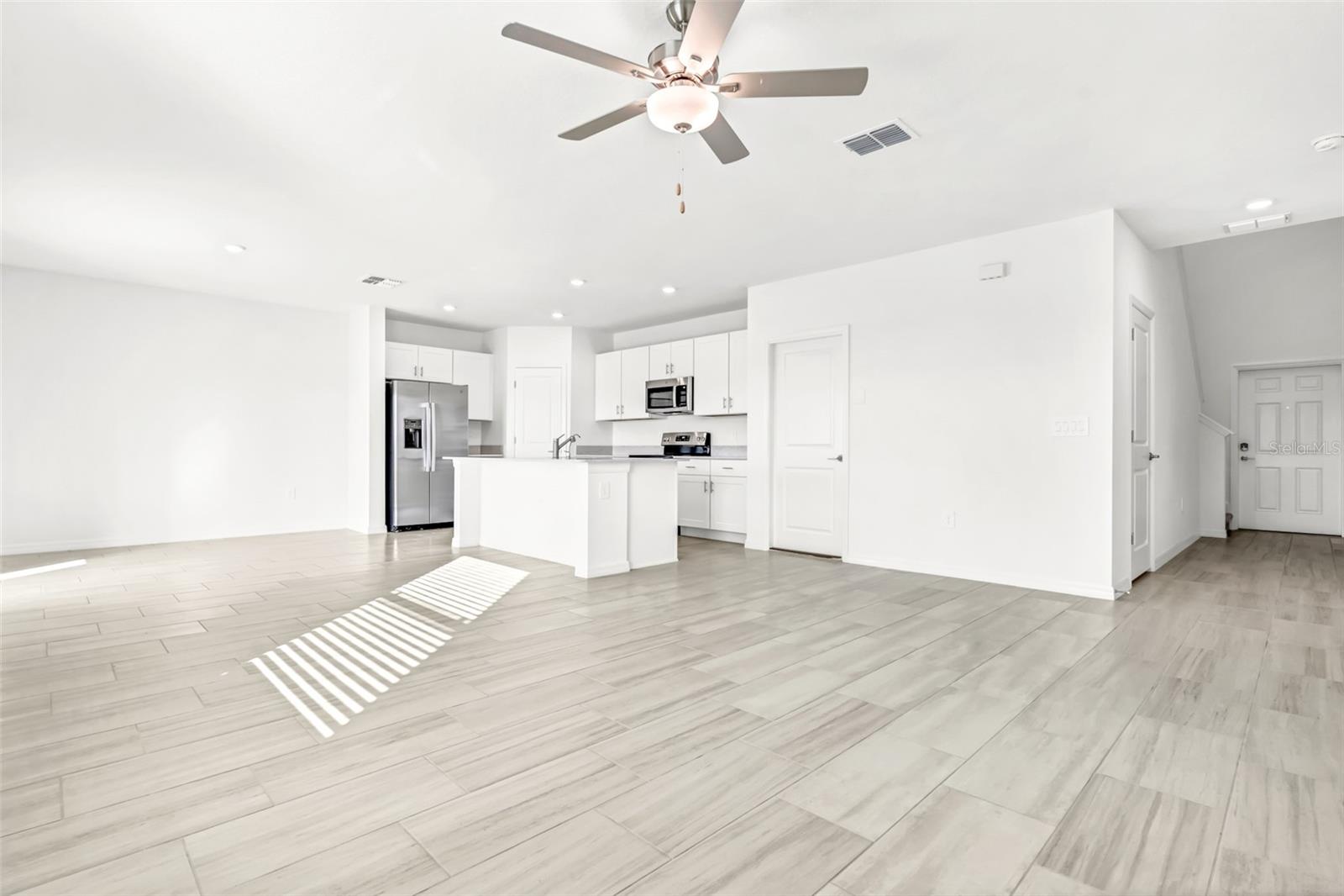 11672 RADIANT SHORE LOOP, SAN ANTONIO, FL, 33576