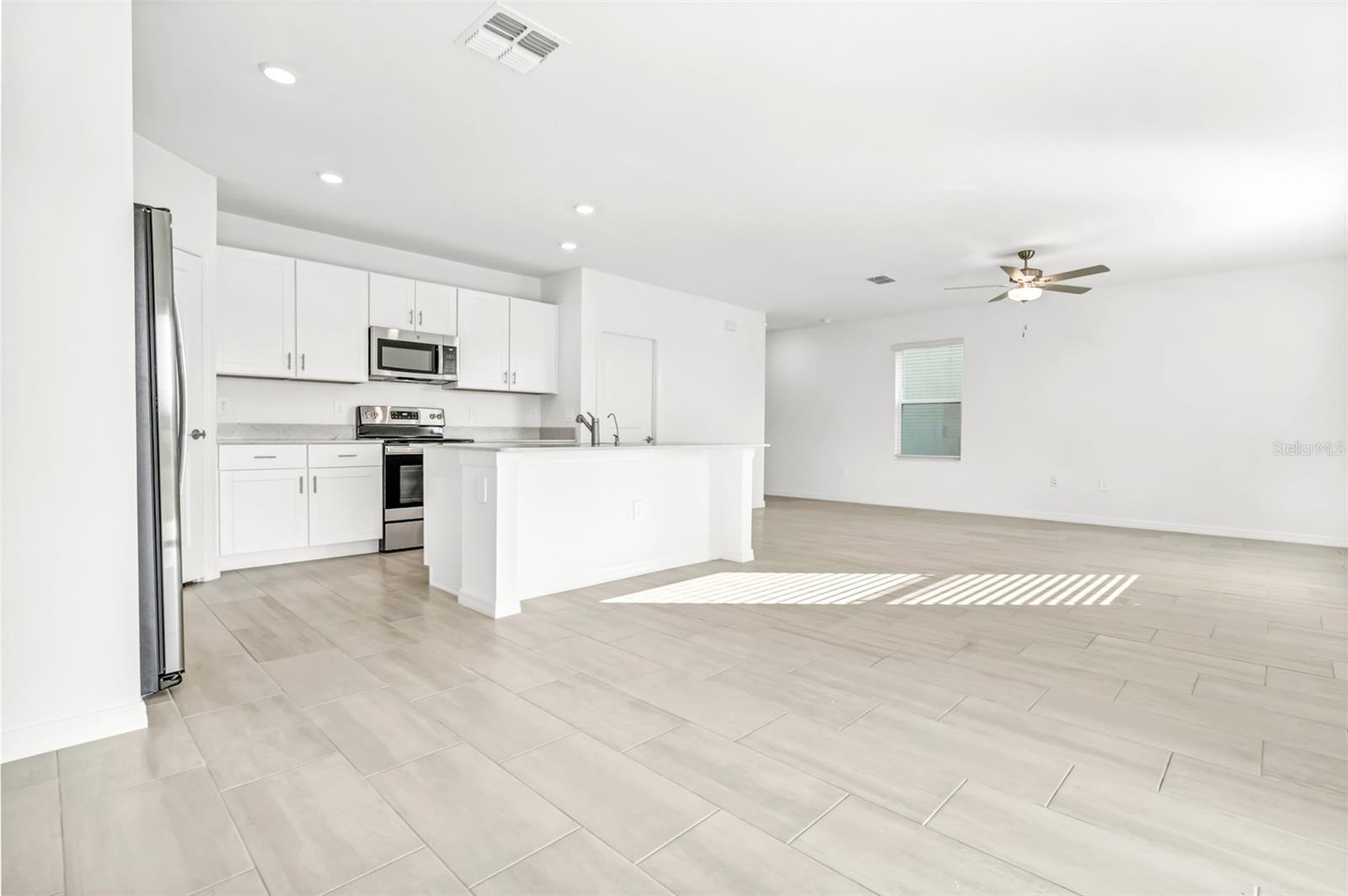 11672 RADIANT SHORE LOOP, SAN ANTONIO, FL, 33576