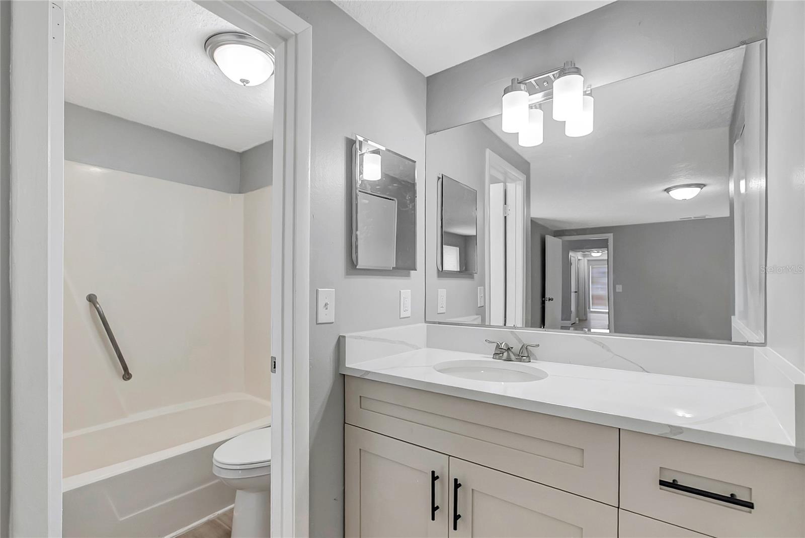 10215 CUTTEN GREEN CT, TAMPA, FL, 33615