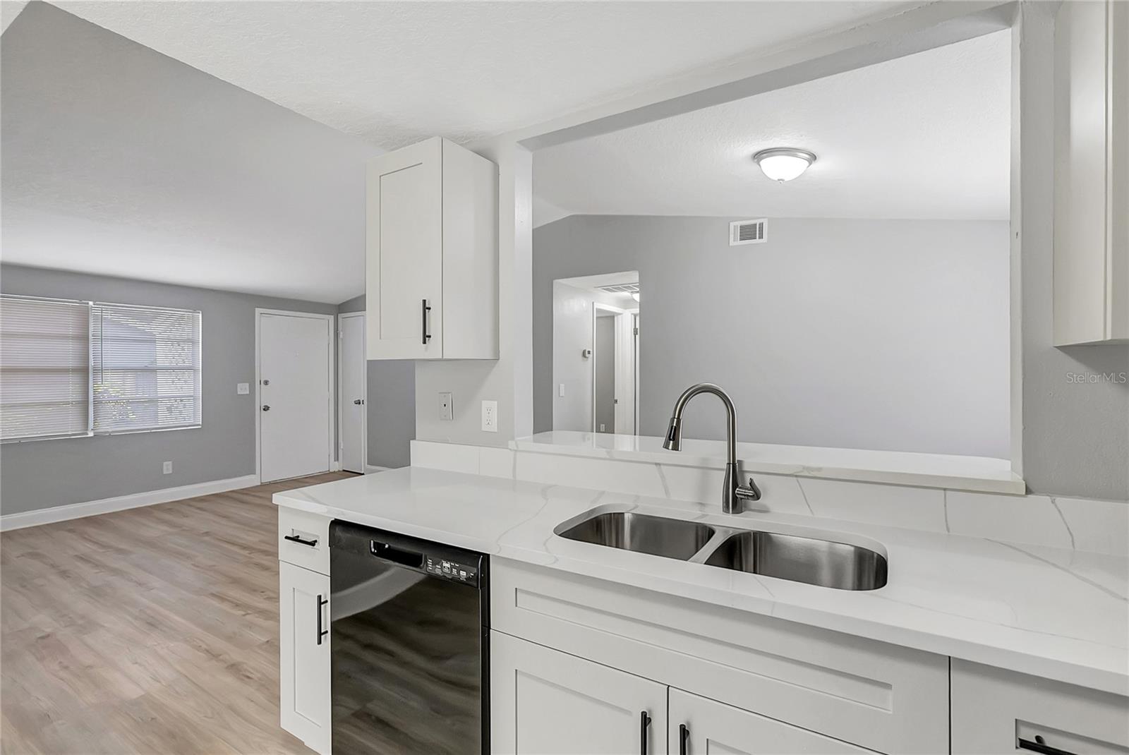 10215 CUTTEN GREEN CT, TAMPA, FL, 33615