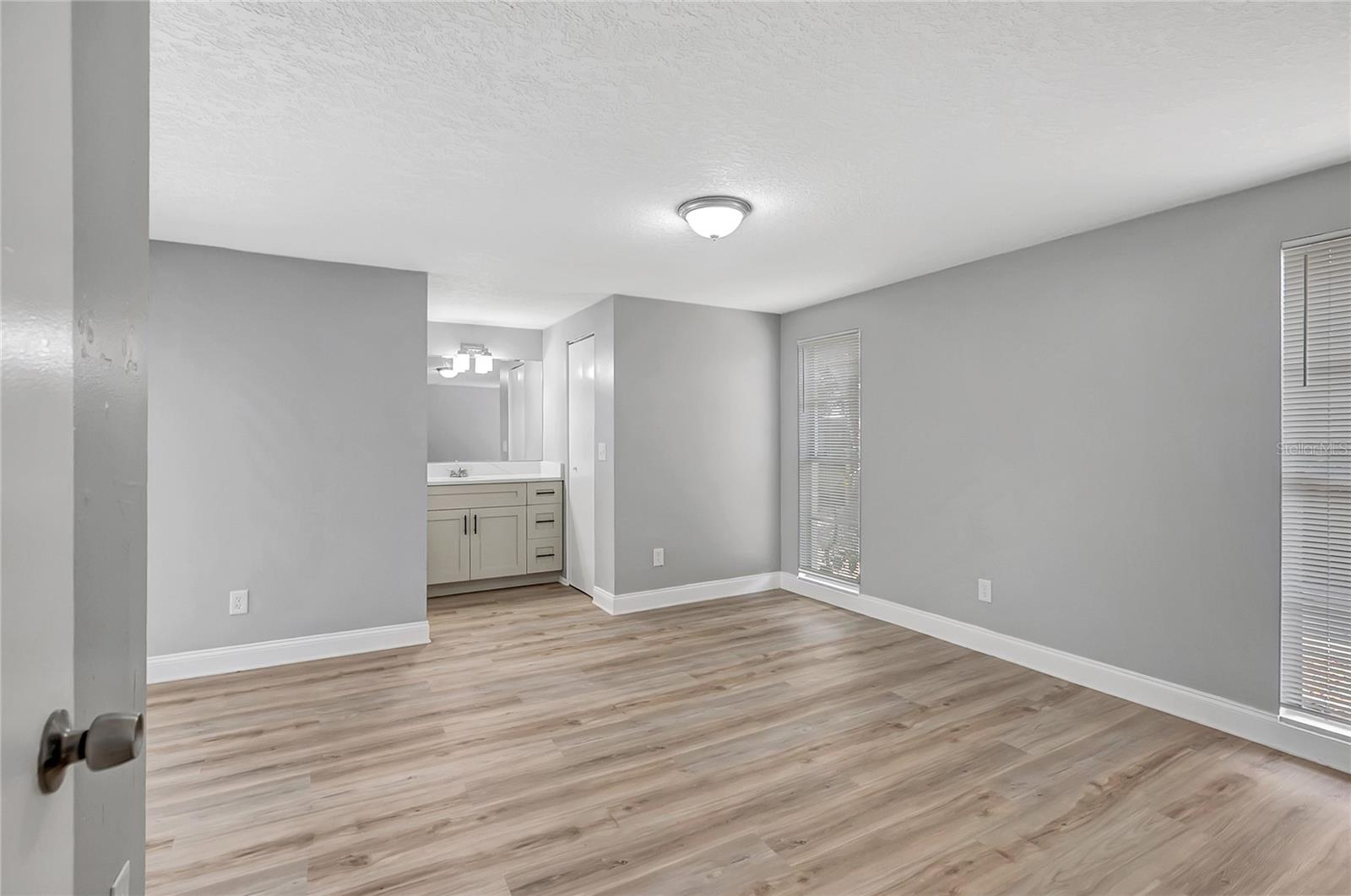 10215 CUTTEN GREEN CT, TAMPA, FL, 33615