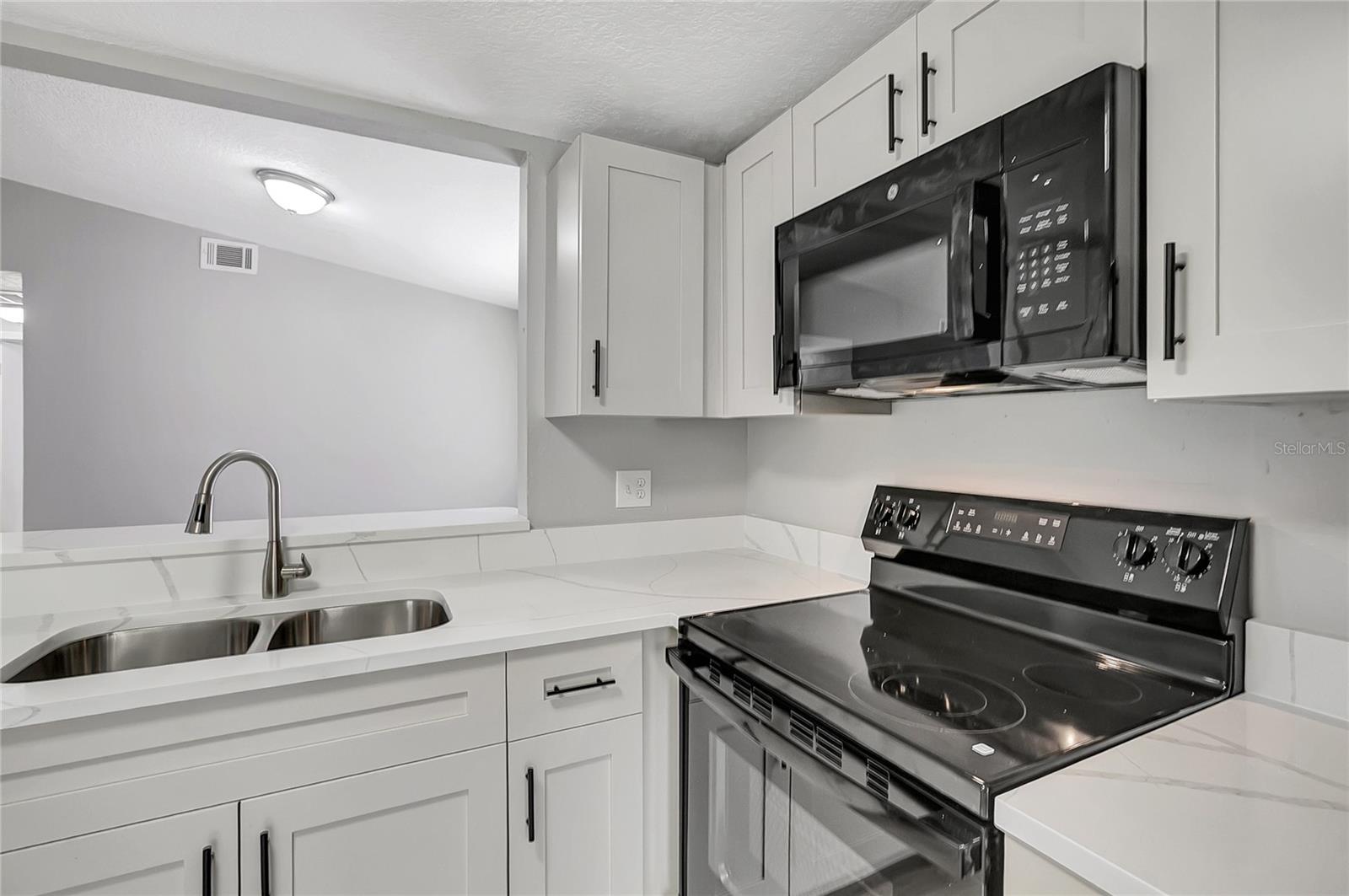 10215 CUTTEN GREEN CT, TAMPA, FL, 33615