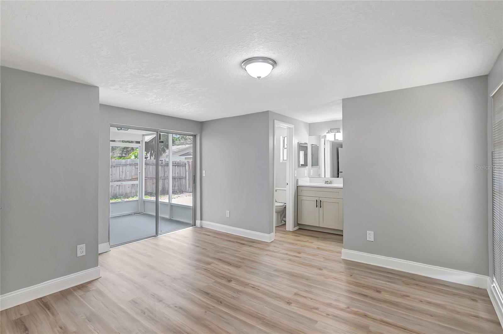 10215 CUTTEN GREEN CT, TAMPA, FL, 33615
