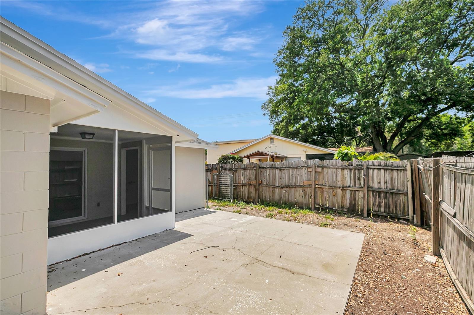 10215 CUTTEN GREEN CT, TAMPA, FL, 33615