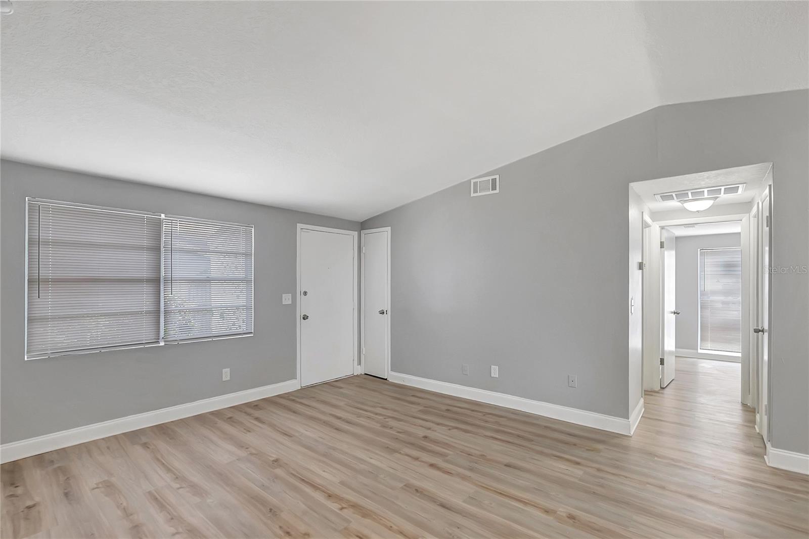 10215 CUTTEN GREEN CT, TAMPA, FL, 33615
