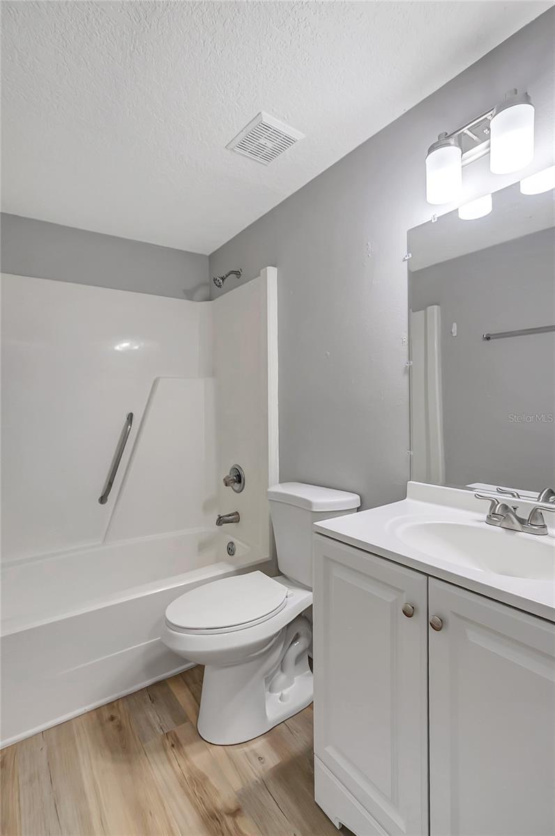 10215 CUTTEN GREEN CT, TAMPA, FL, 33615