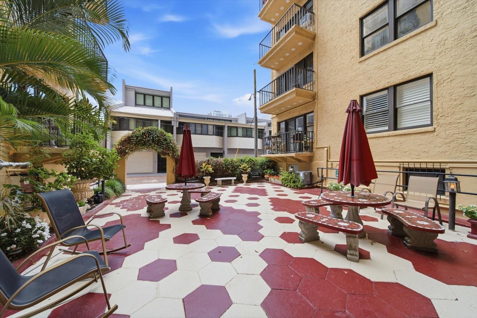 130 4 AVE N #Apt 305, ST PETERSBURG, FL, 33701
