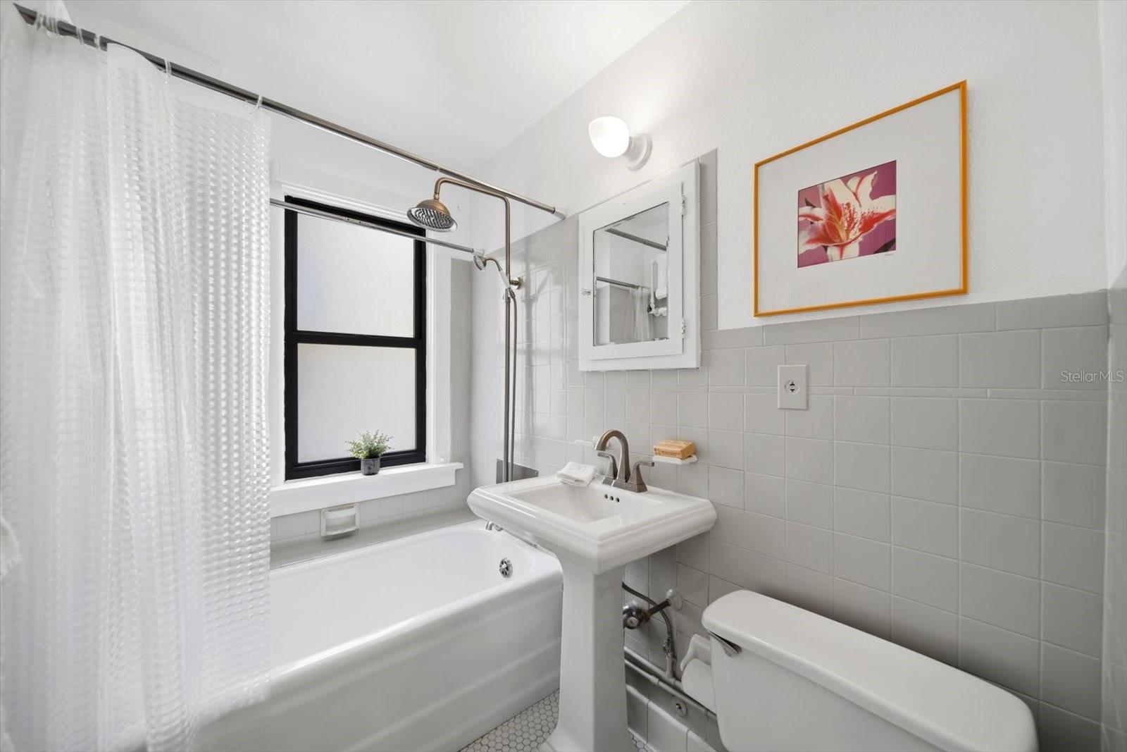 130 4 AVE N #Apt 305, ST PETERSBURG, FL, 33701