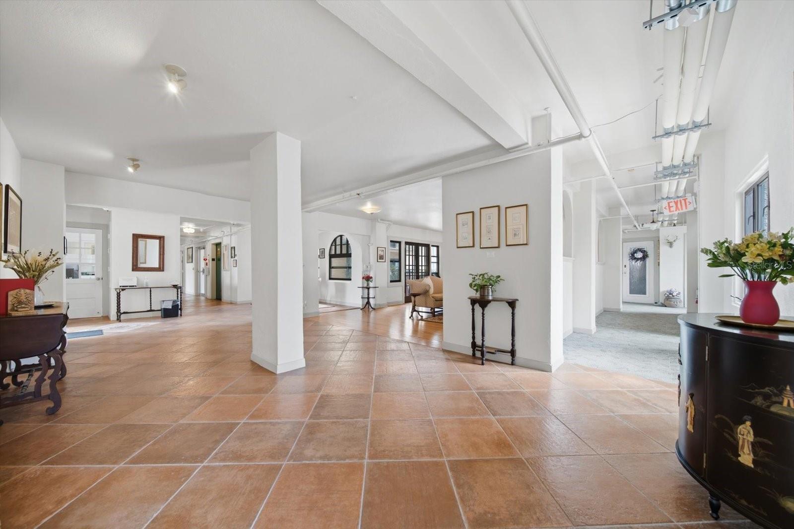130 4 AVE N #Apt 305, ST PETERSBURG, FL, 33701