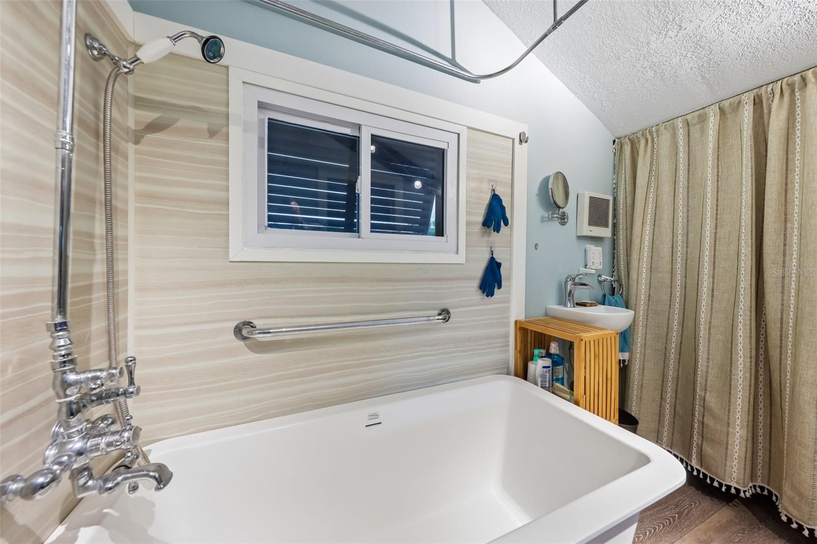 24521 SNAIL RD, ASTOR, FL, 32102