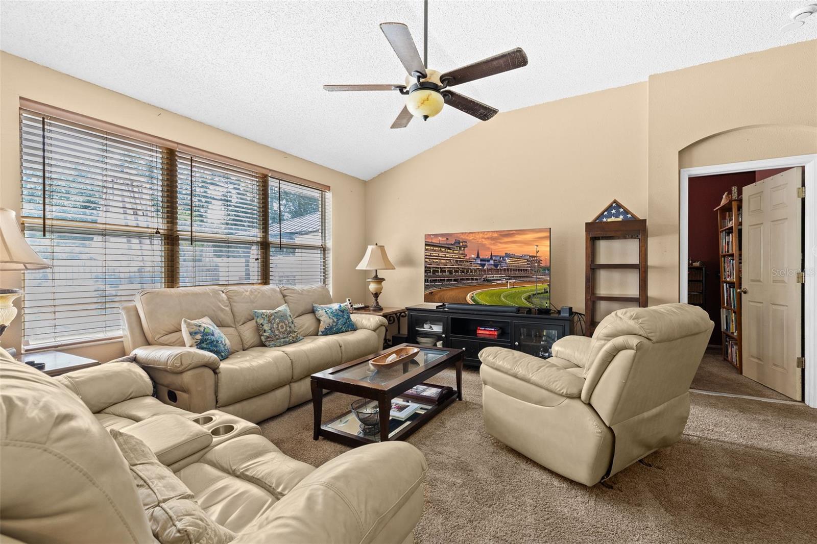 19310 GARDEN QUILT CIR, LUTZ, FL, 33558