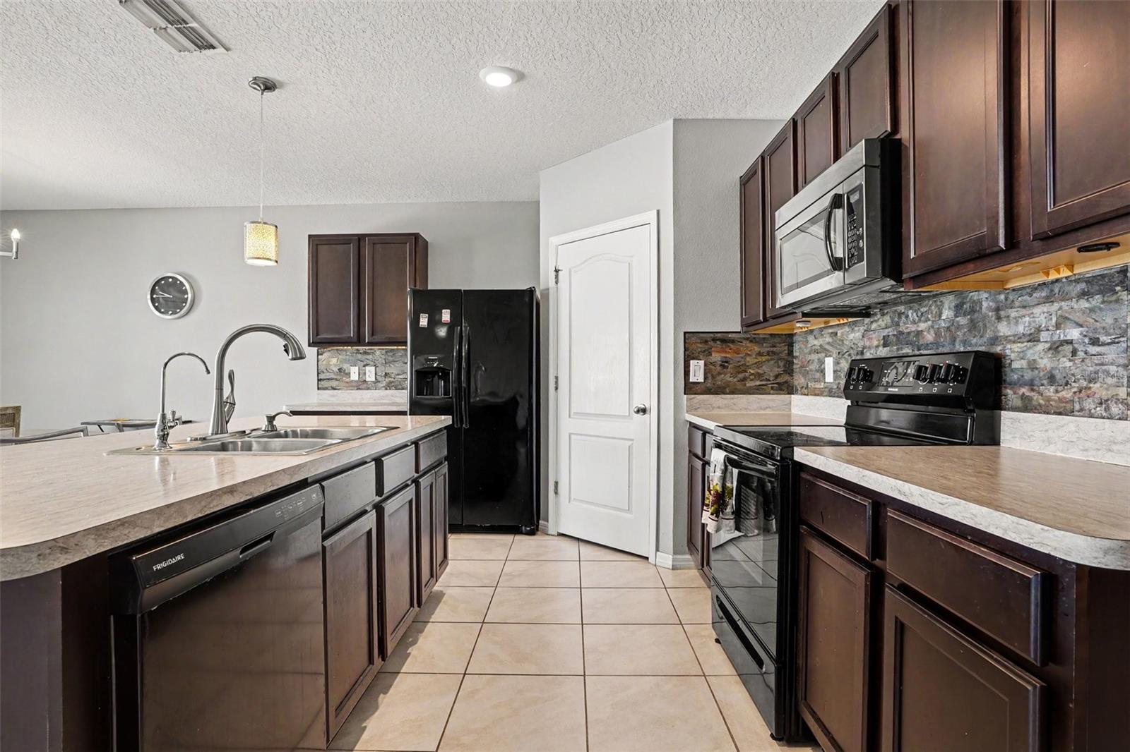 911 WATERVILLE DR, AUBURNDALE, FL, 33823