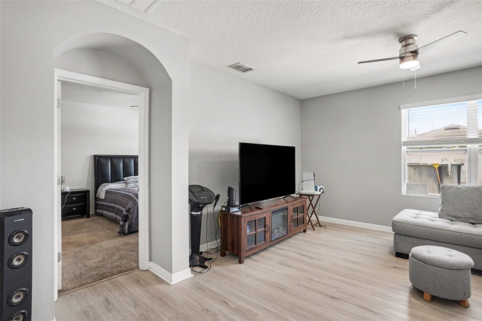 911 WATERVILLE DR, AUBURNDALE, FL, 33823