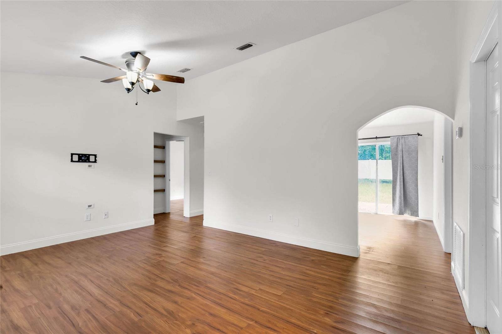 40206 PALM ST, LADY LAKE, FL, 32159