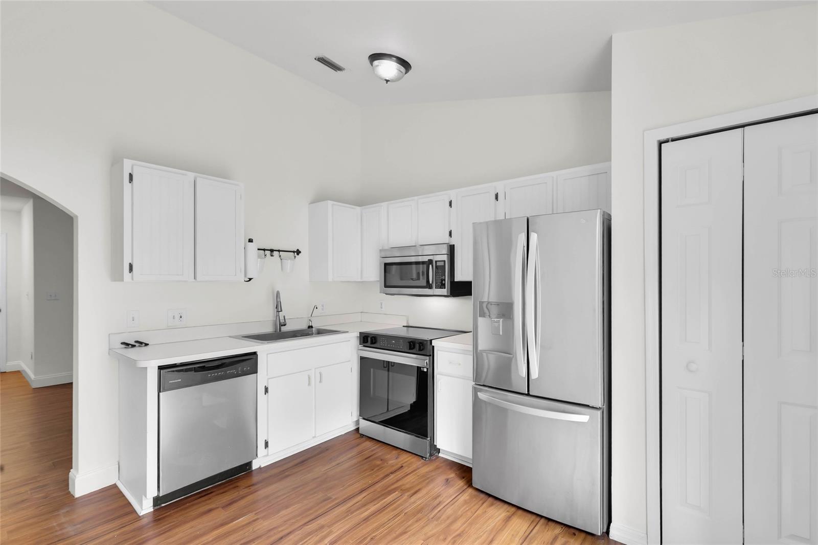 40206 PALM ST, LADY LAKE, FL, 32159