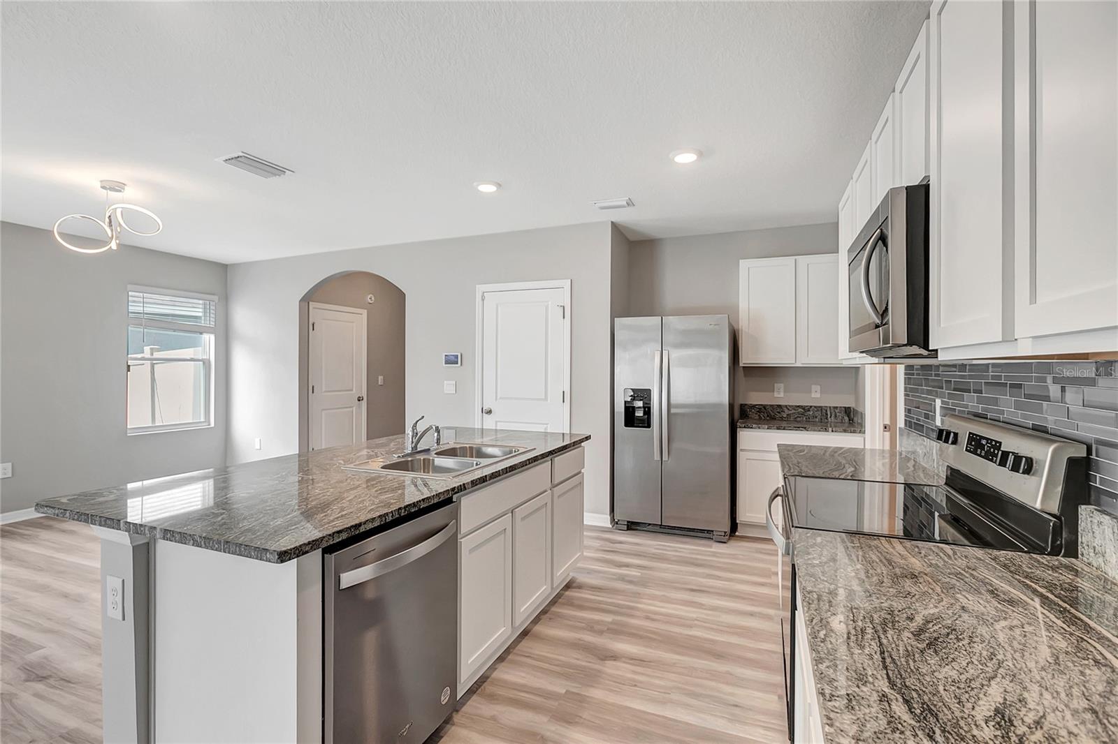 17038 WAVE TRESSLE PL, WIMAUMA, FL, 33598