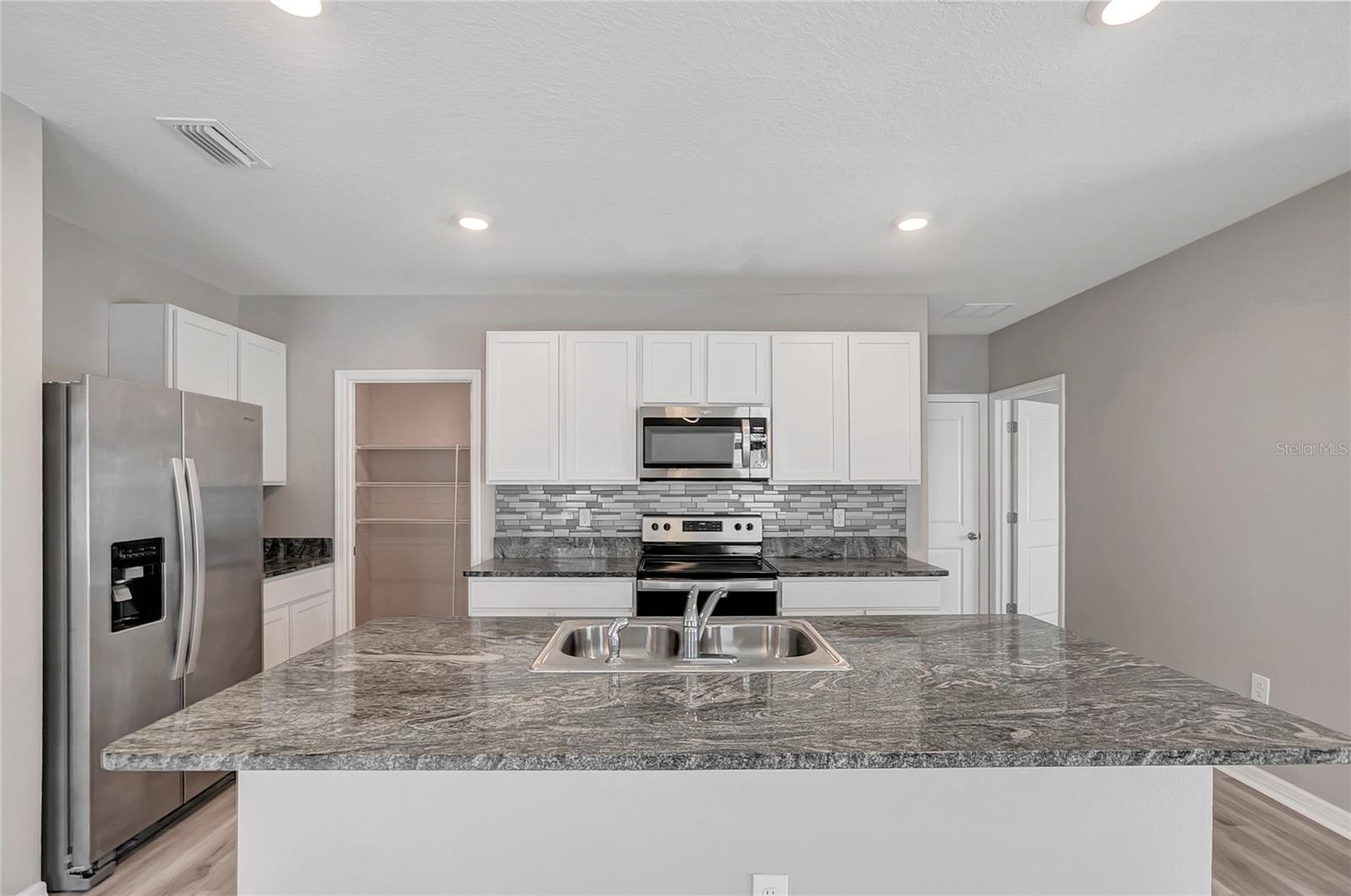17038 WAVE TRESSLE PL, WIMAUMA, FL, 33598