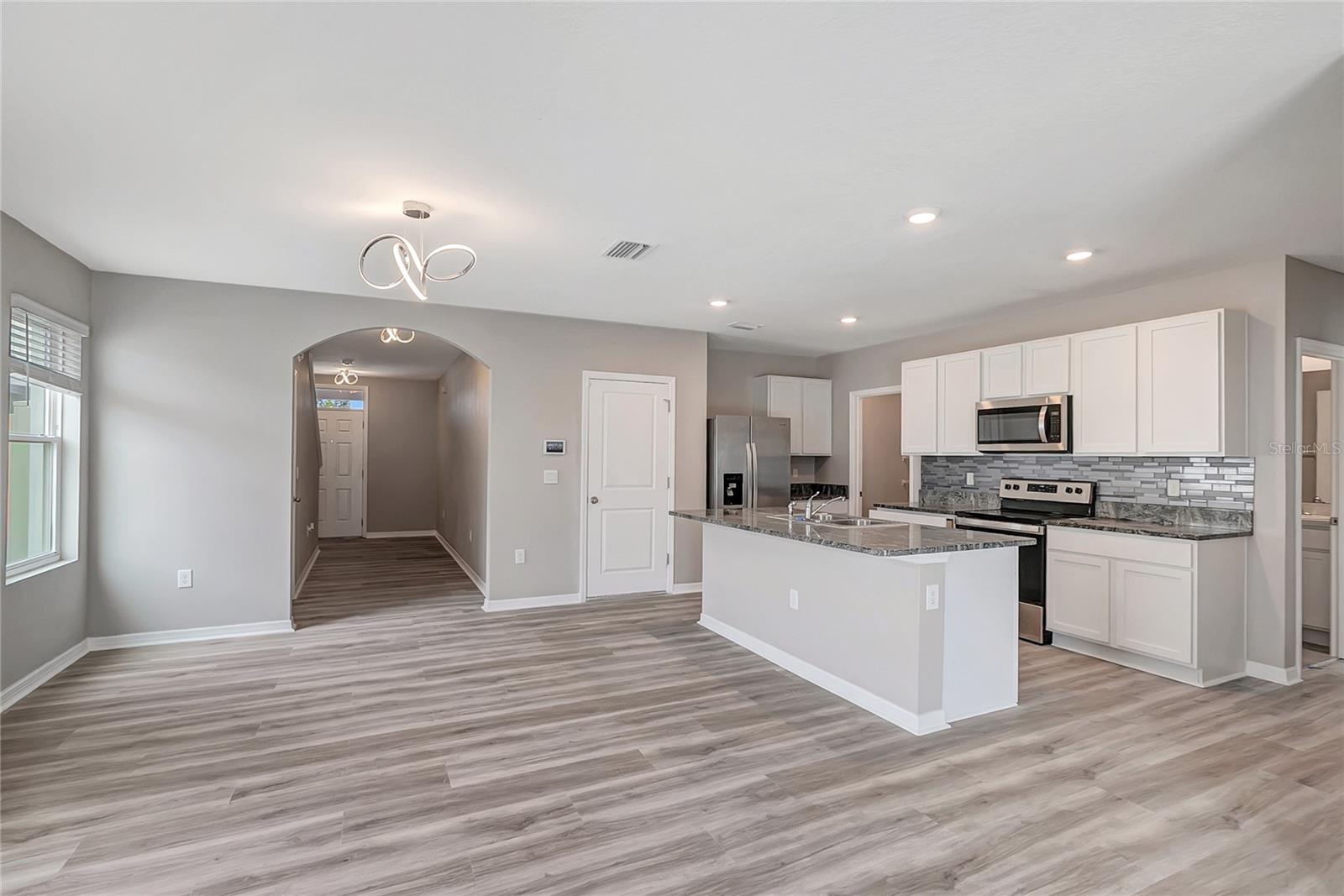 17038 WAVE TRESSLE PL, WIMAUMA, FL, 33598