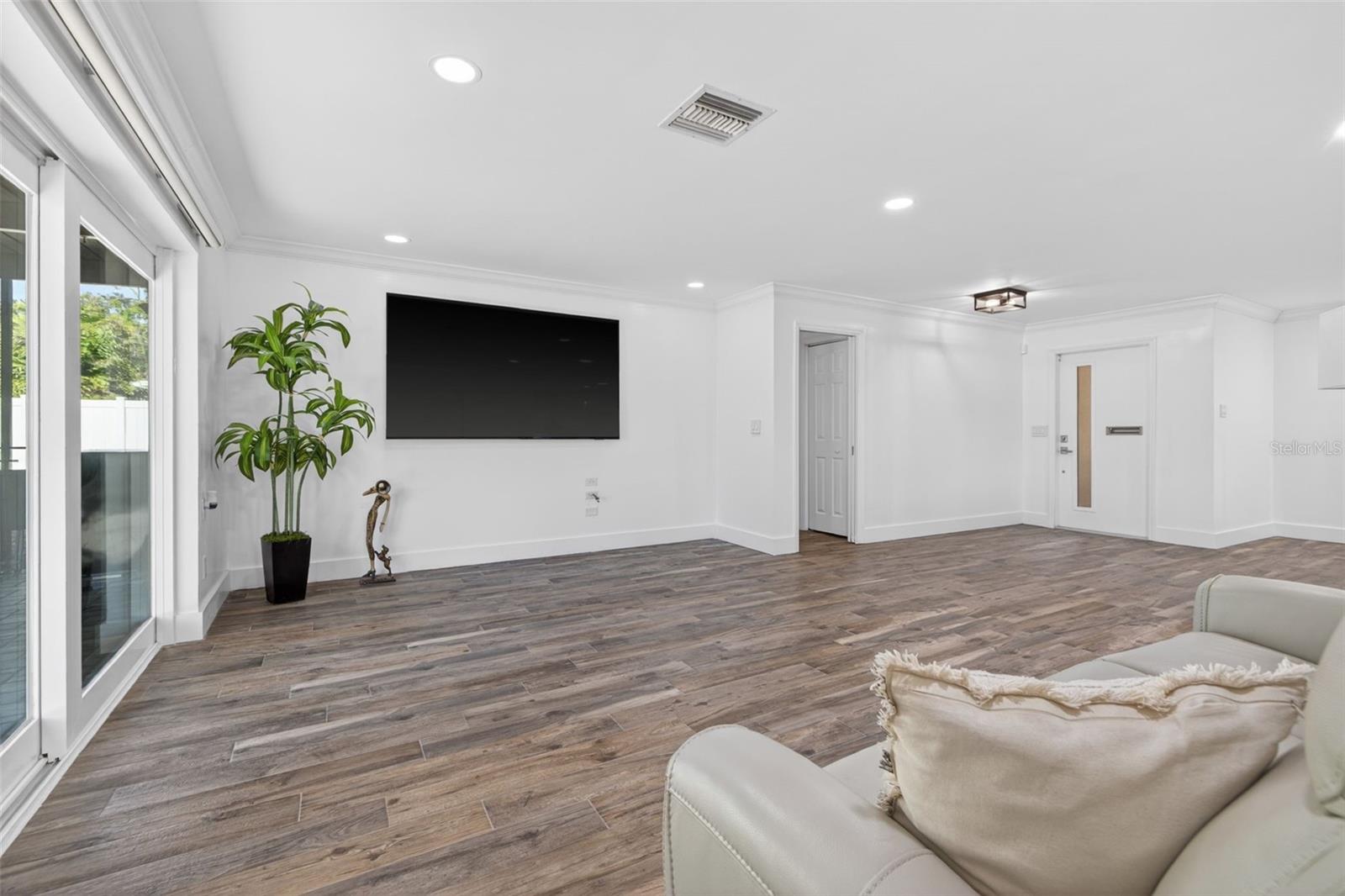 1501 N DAKOTA AVE NE, ST PETERSBURG, FL, 33703