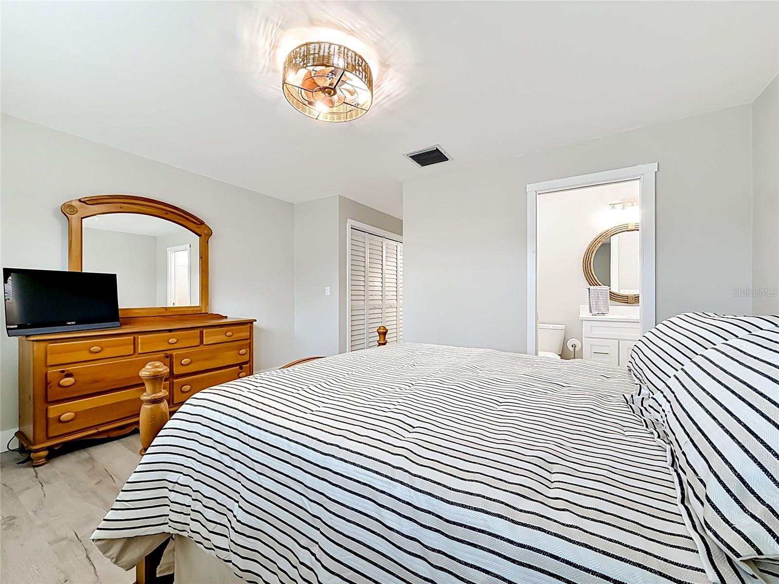 508 SHORE DR, LARGO, FL, 33771