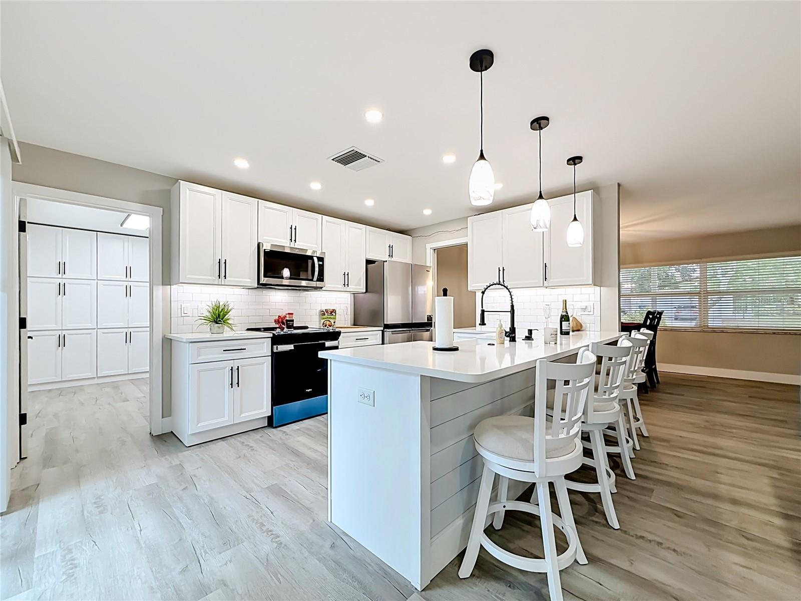 508 SHORE DR, LARGO, FL, 33771