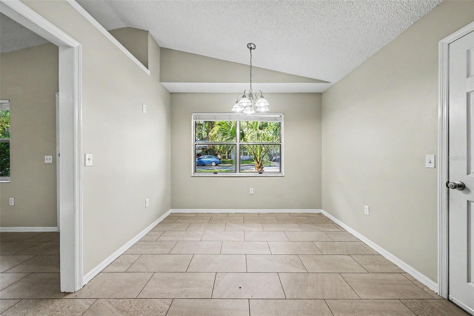 2710 LORRAINE DR, LEESBURG, FL, 34748