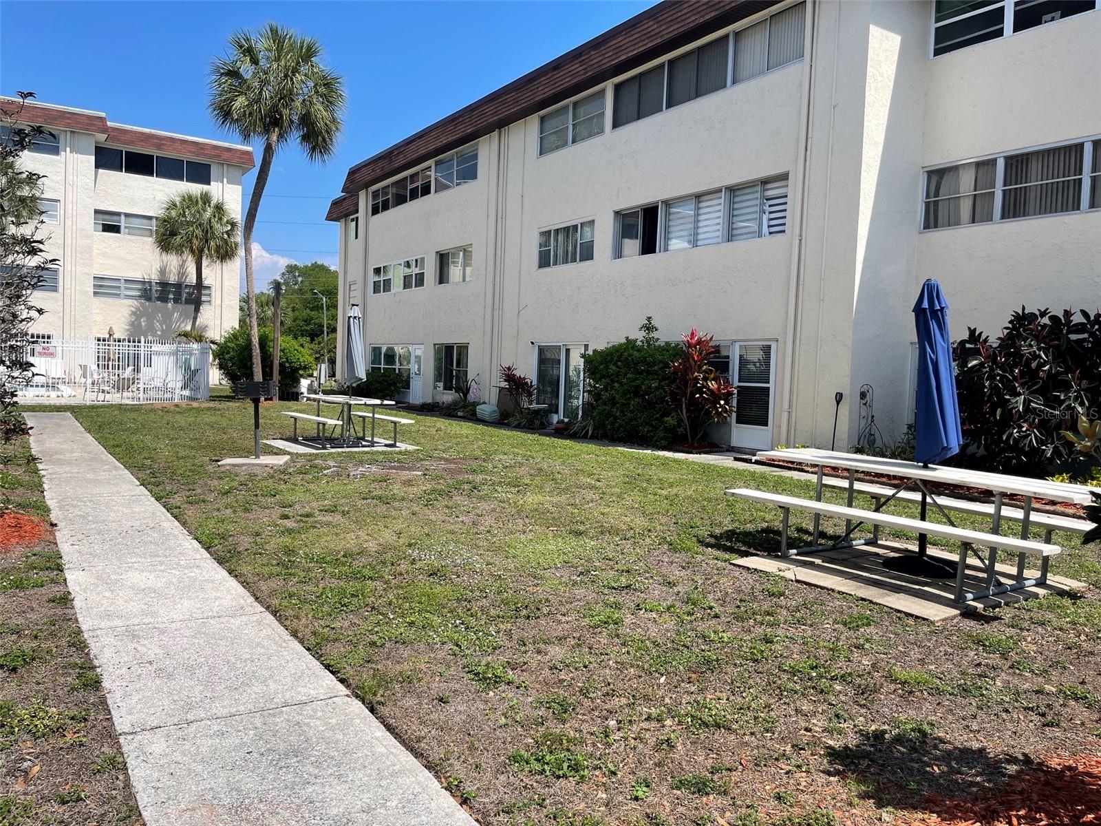 208 NE MONROE CIR N #307, ST PETERSBURG, FL, 33702
