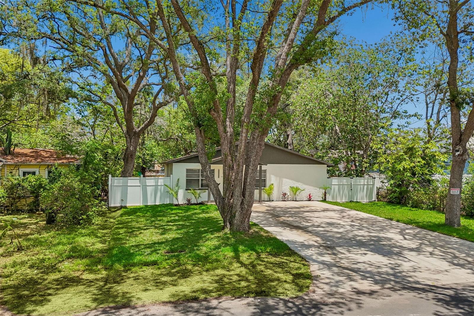 1105 W YUKON ST, TAMPA, FL, 33604