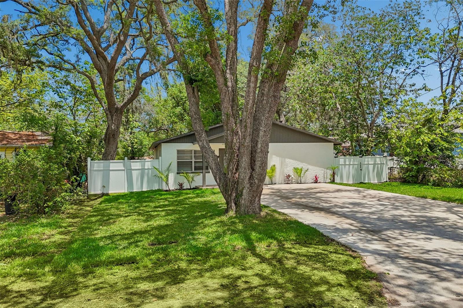 1105 W YUKON ST, TAMPA, FL, 33604