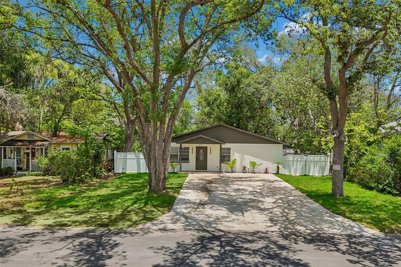 1105 W YUKON ST, TAMPA, FL, 33604